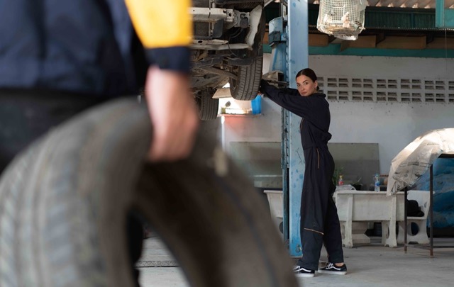 a-car-mechanic-inspects-the-condition-of-a-car-tire-Porsche 928